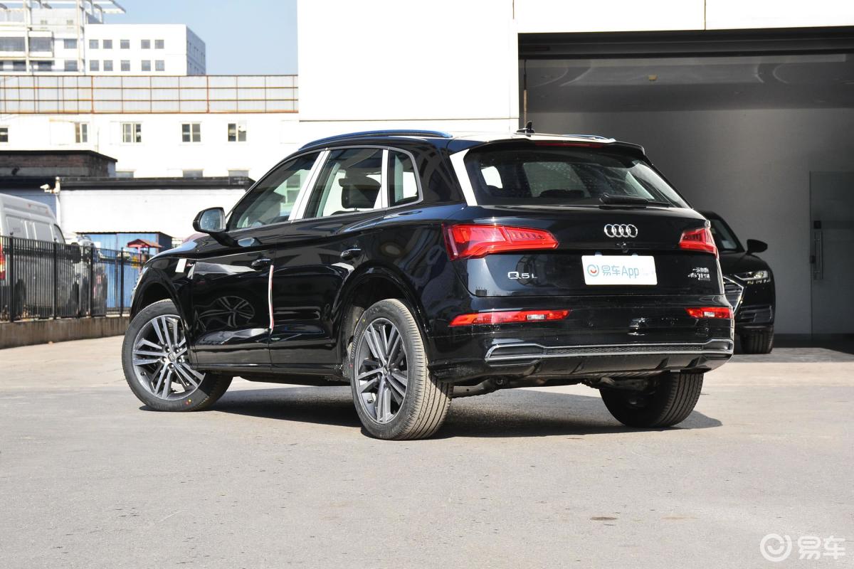 【奥迪q5l2020款45 tfsi 尊享运动型侧后45度车头向左水平汽车图片