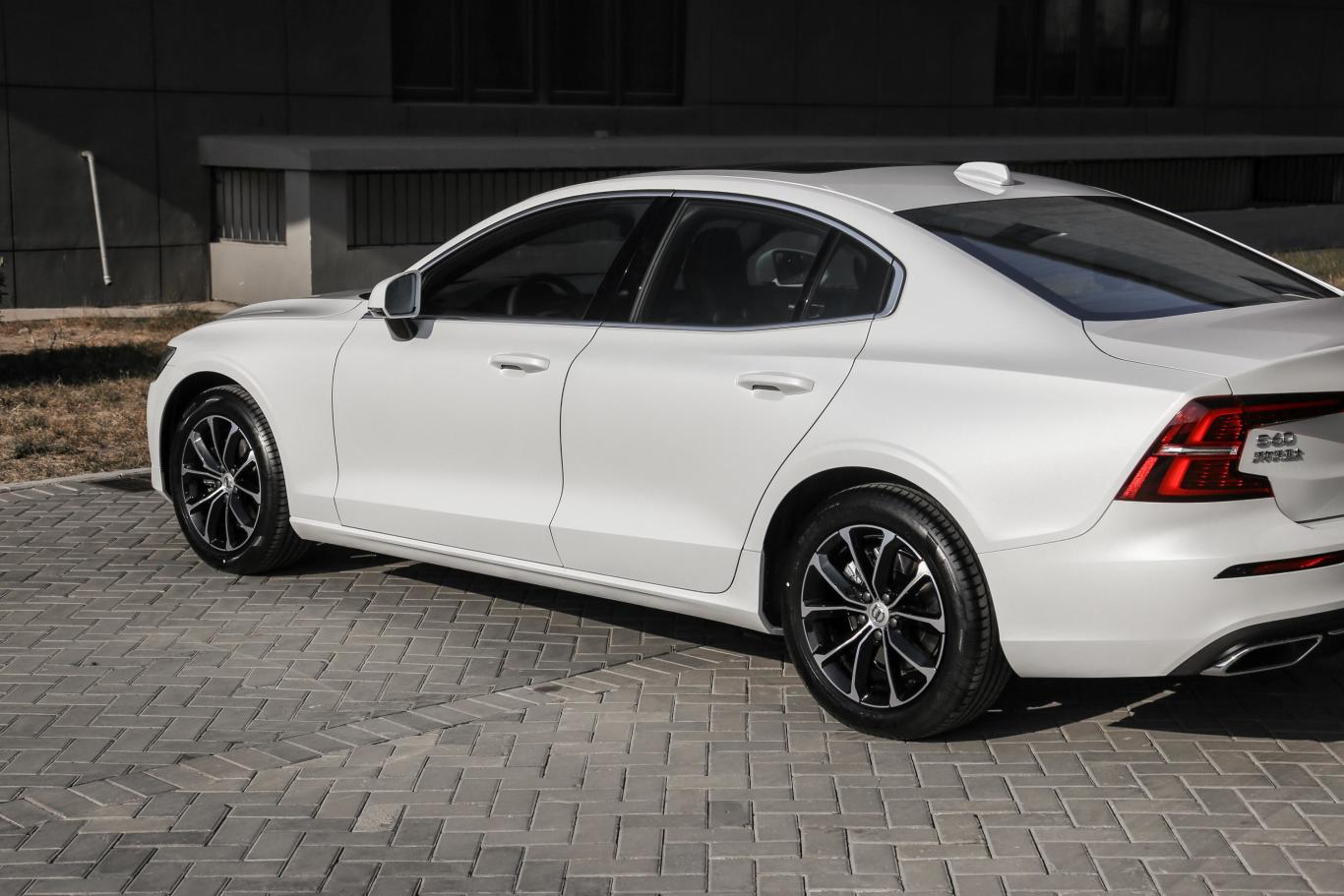 沃尔沃s60t4 智逸豪华版外观