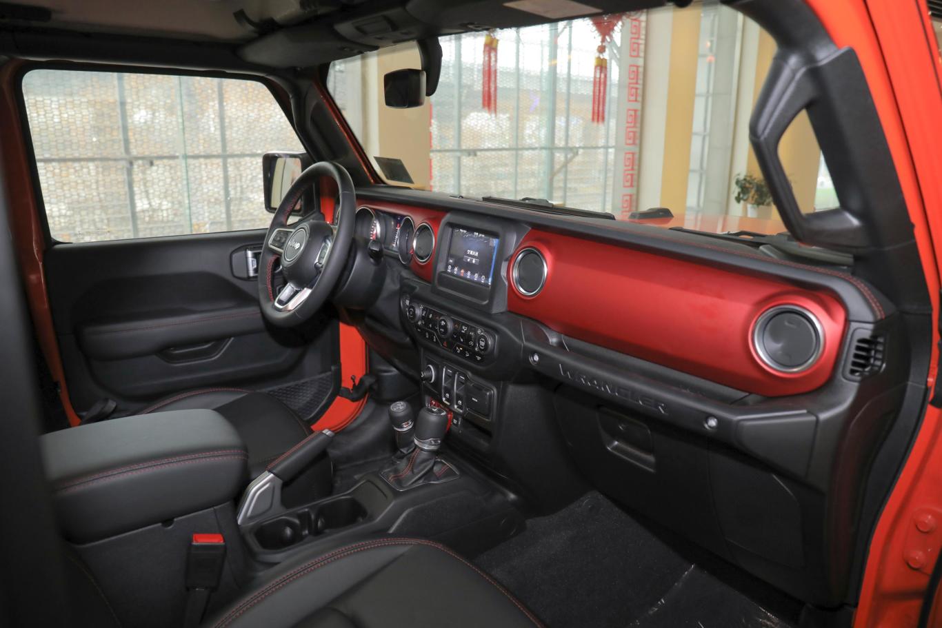 牧马人2.0t rubicon两门版 国v内饰全景副驾驶员方向