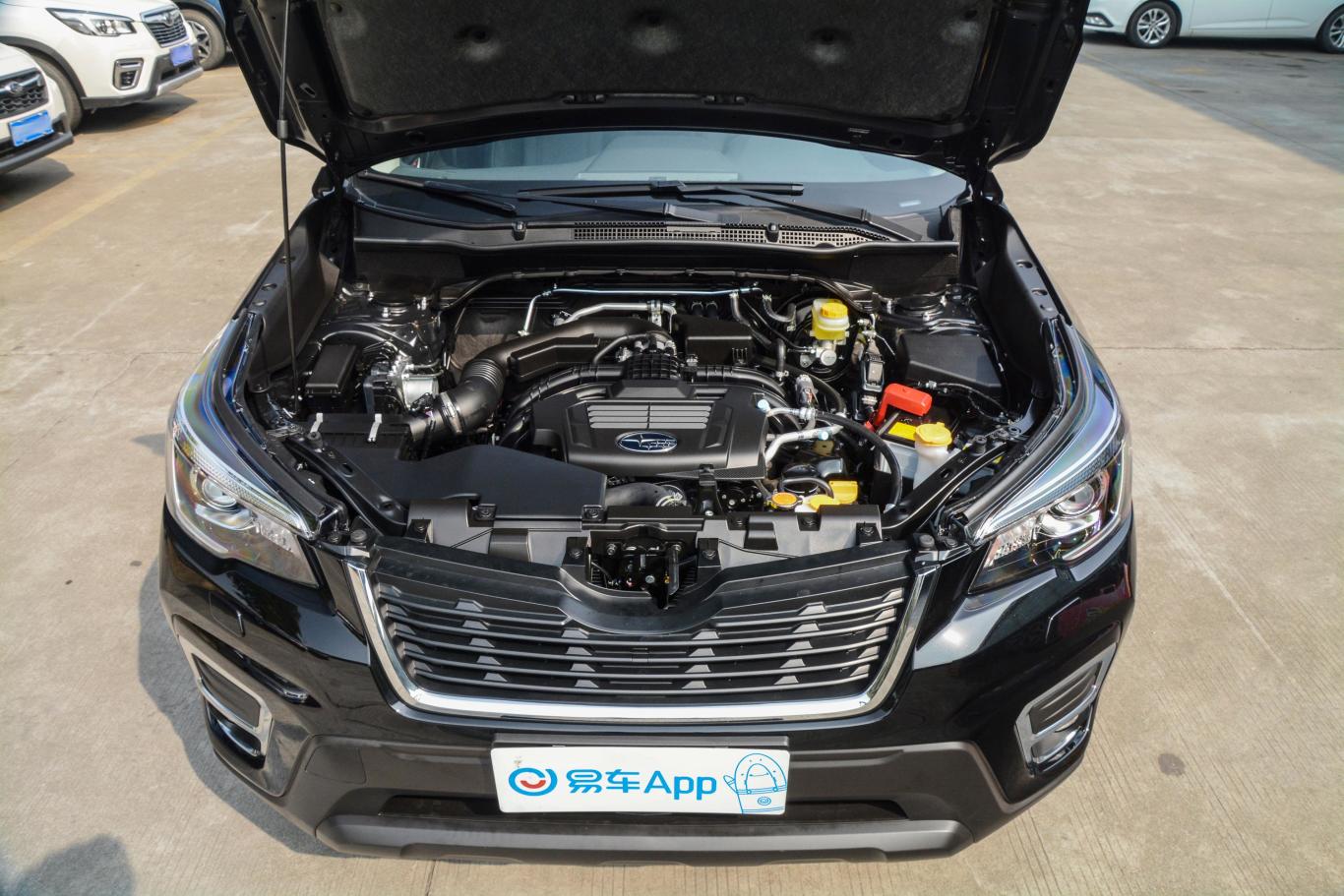 森林人2.0i 豪华版发动机舱整体