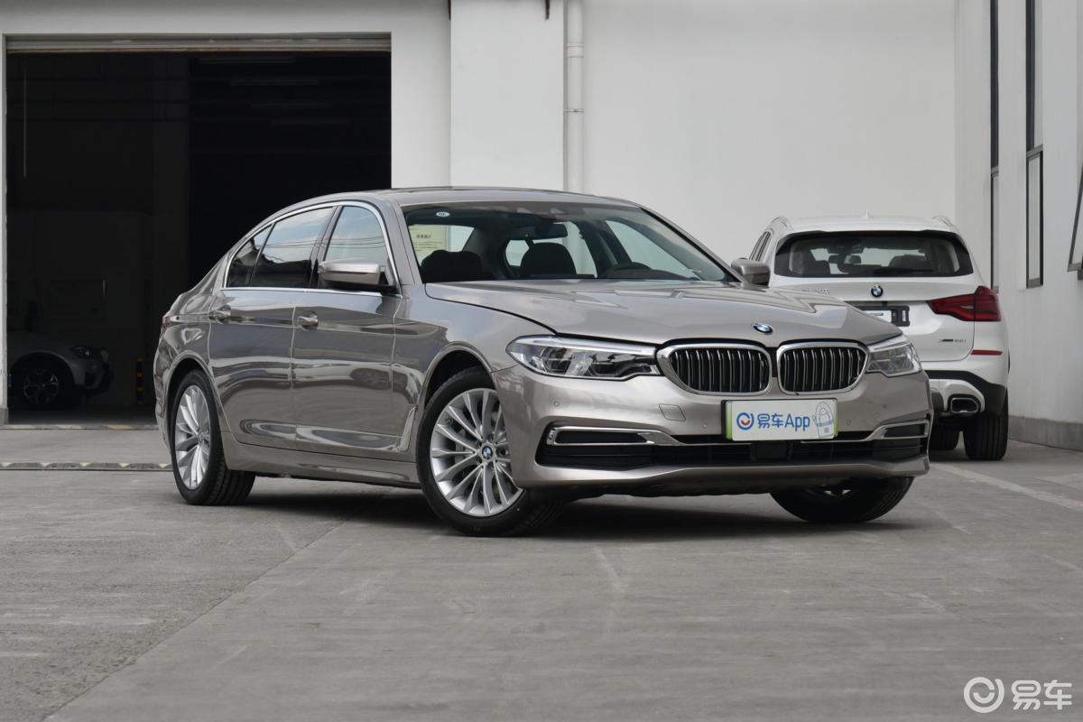 【宝马5系 插电混动2020款里程升级版 530le 先锋版侧前45度车头向右