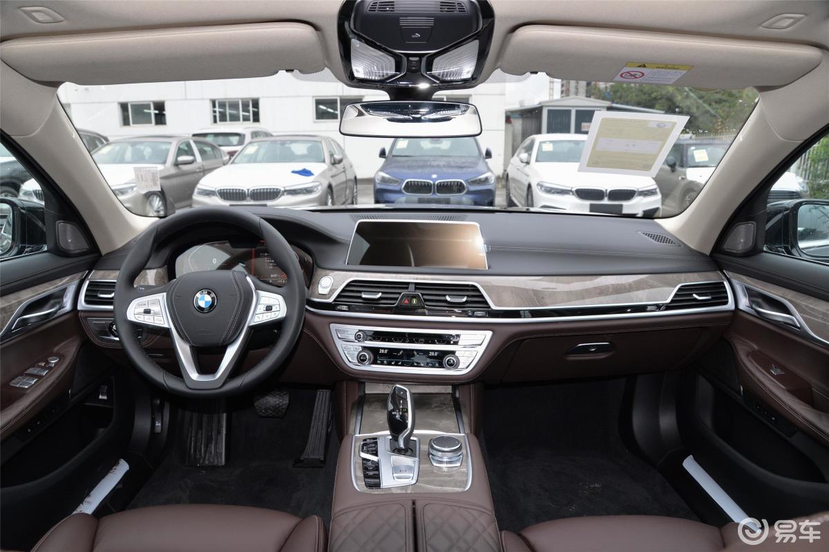 【宝马7系2019款改款 740li 领先型 豪华套装内饰全景正拍汽车图片