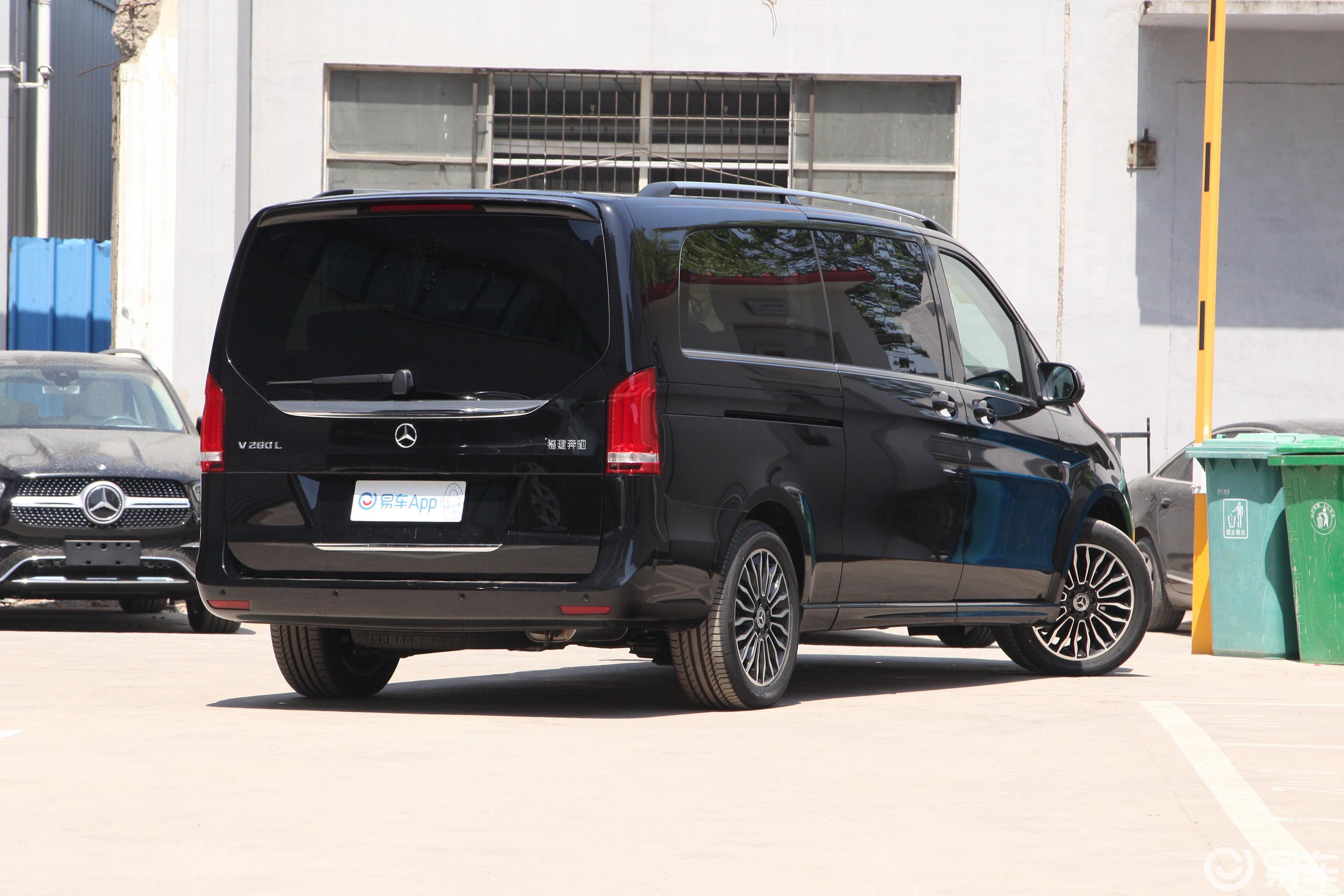 【奔驰v级2018款v 260 l 尊贵加长版 国vi侧后45度车头向右水平汽车