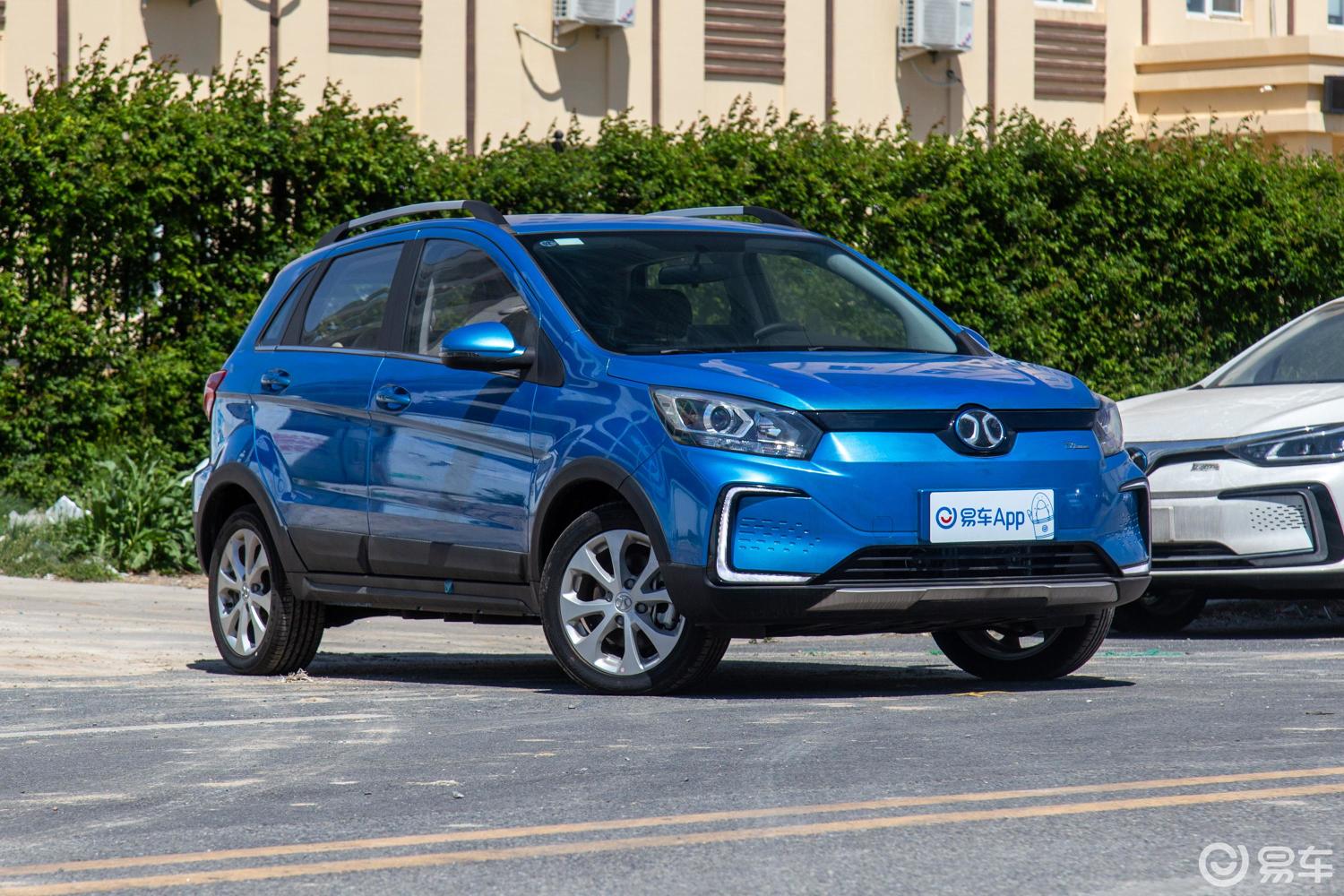 【北汽新能源ec52020款新尚版侧前45度车头向右水平汽车图片-汽车图片