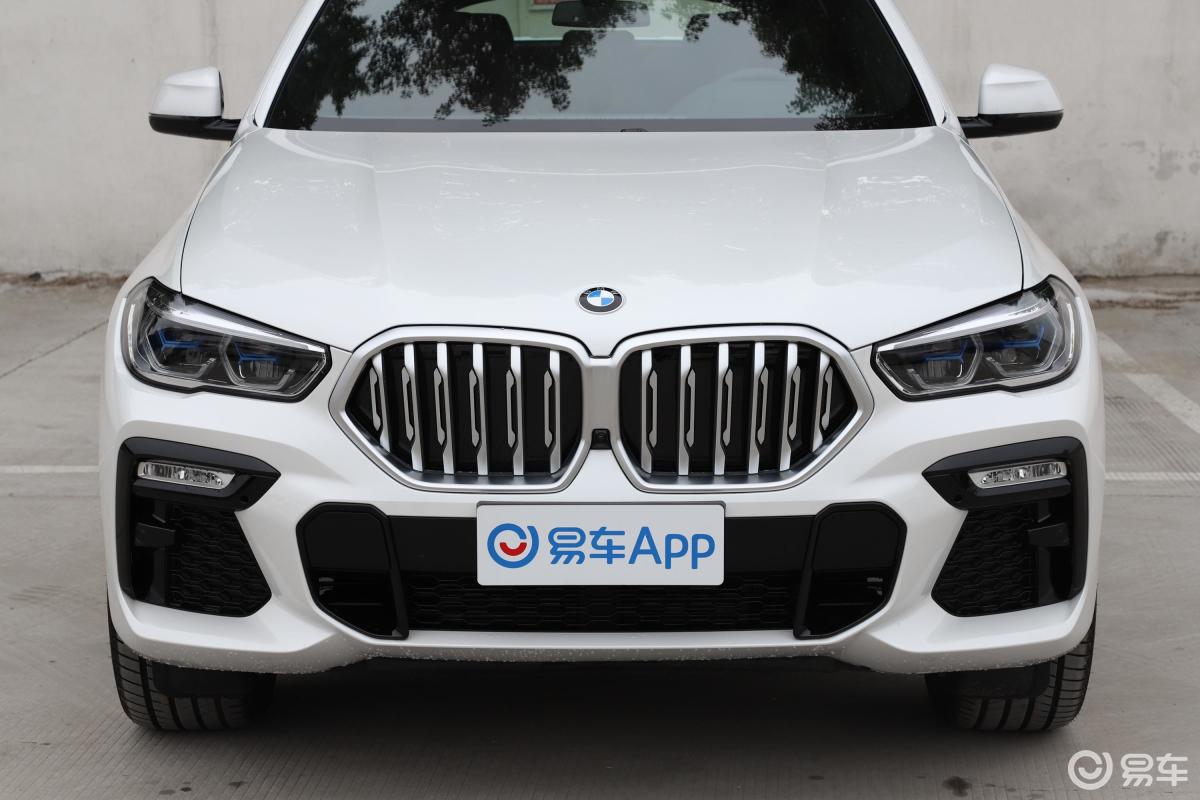 【宝马x62020款xdrive40i m运动套装前格栅侧俯拍汽车图片-汽车图片
