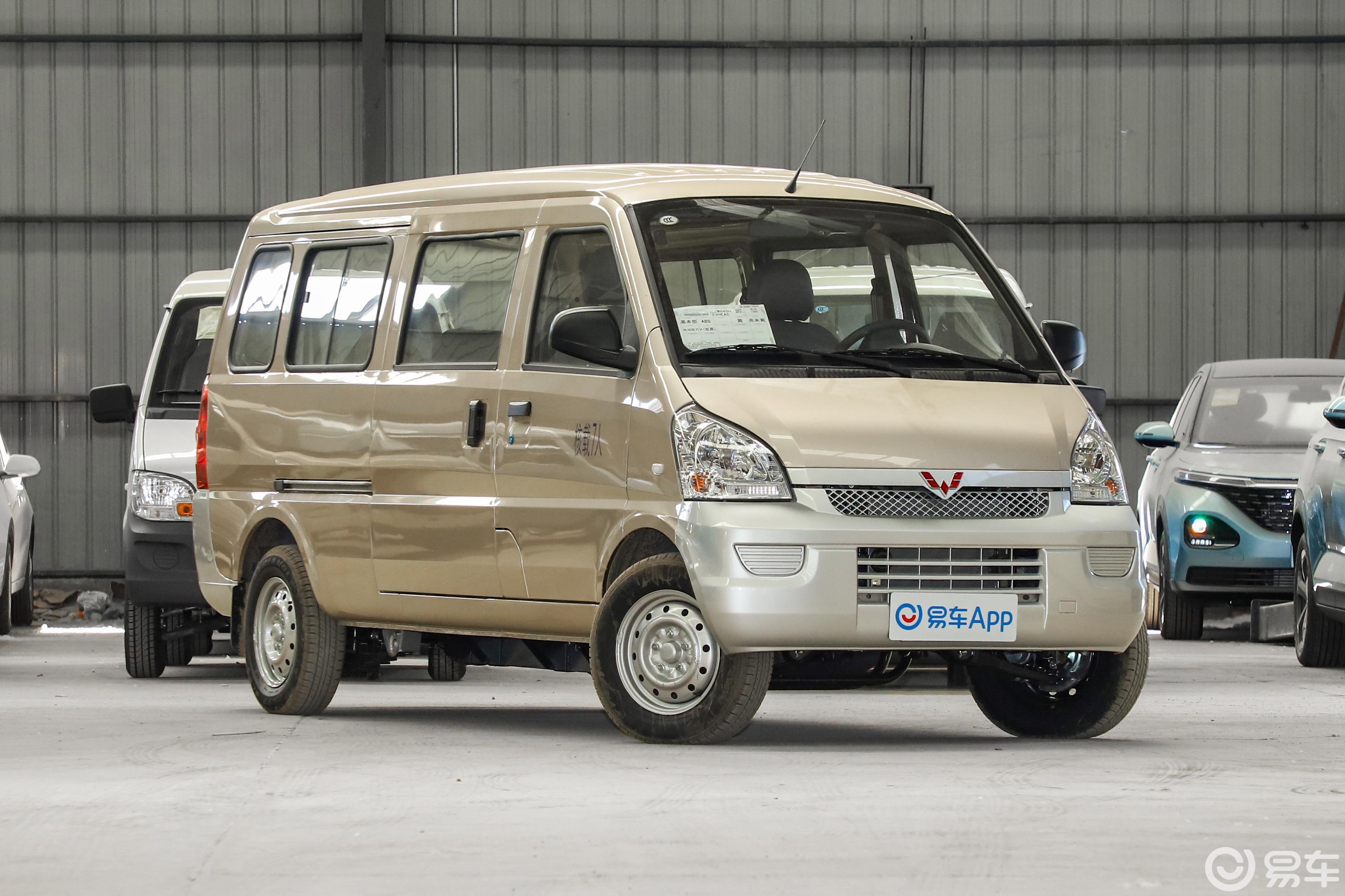 【五菱荣光ev2020款300km 客车版基本型 7座侧前45度车头向右水平汽车