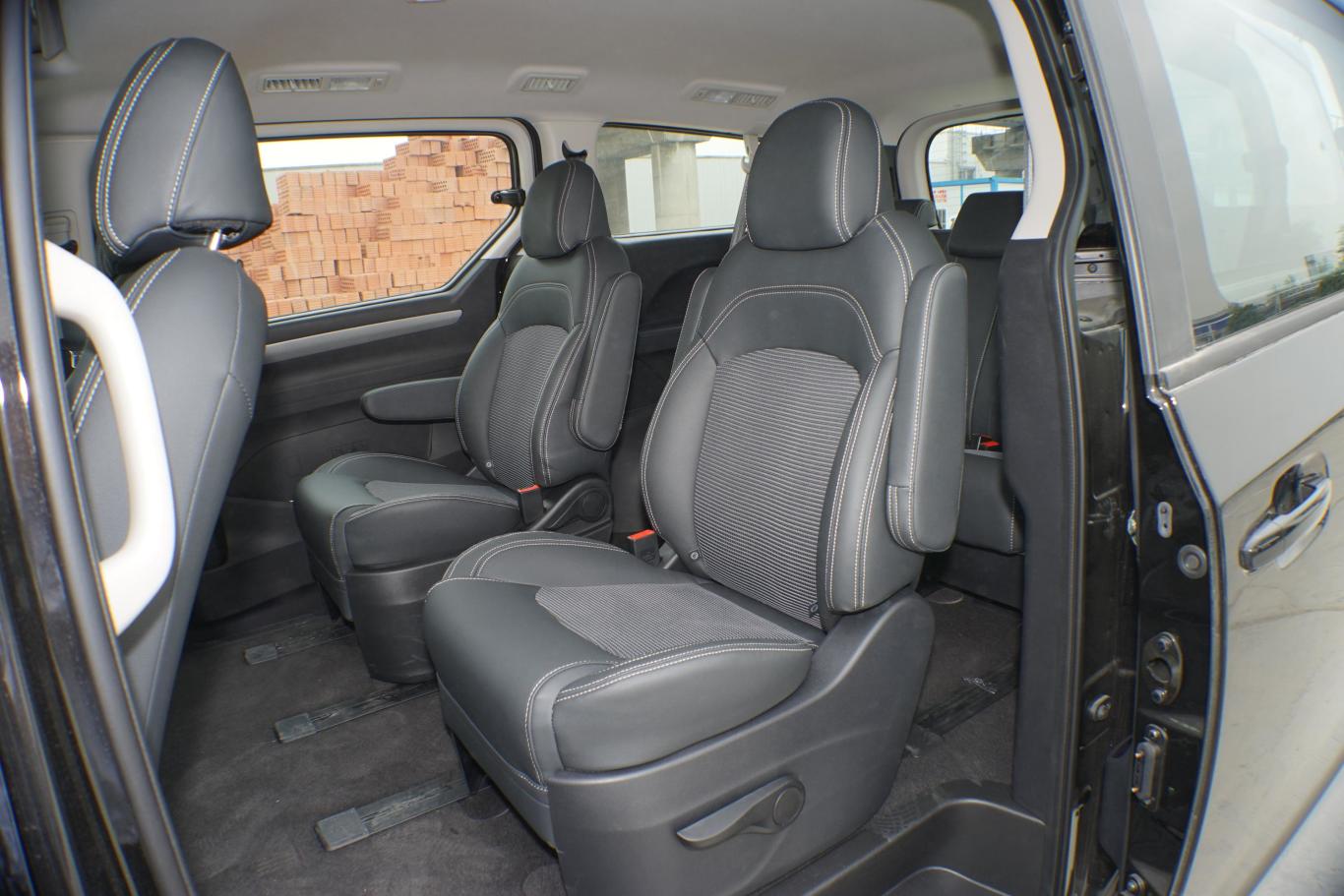 上汽大通maxus g102.0t 自动精英版 汽油 7座后排座椅