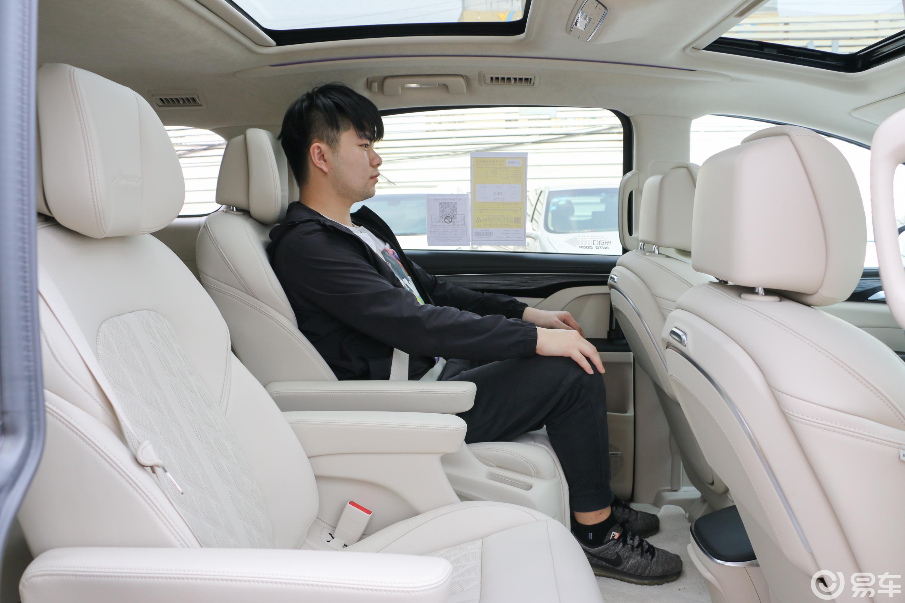 【别克gl82020款avenir艾维亚 七座亲礼版后排空间体验汽车图片-汽车