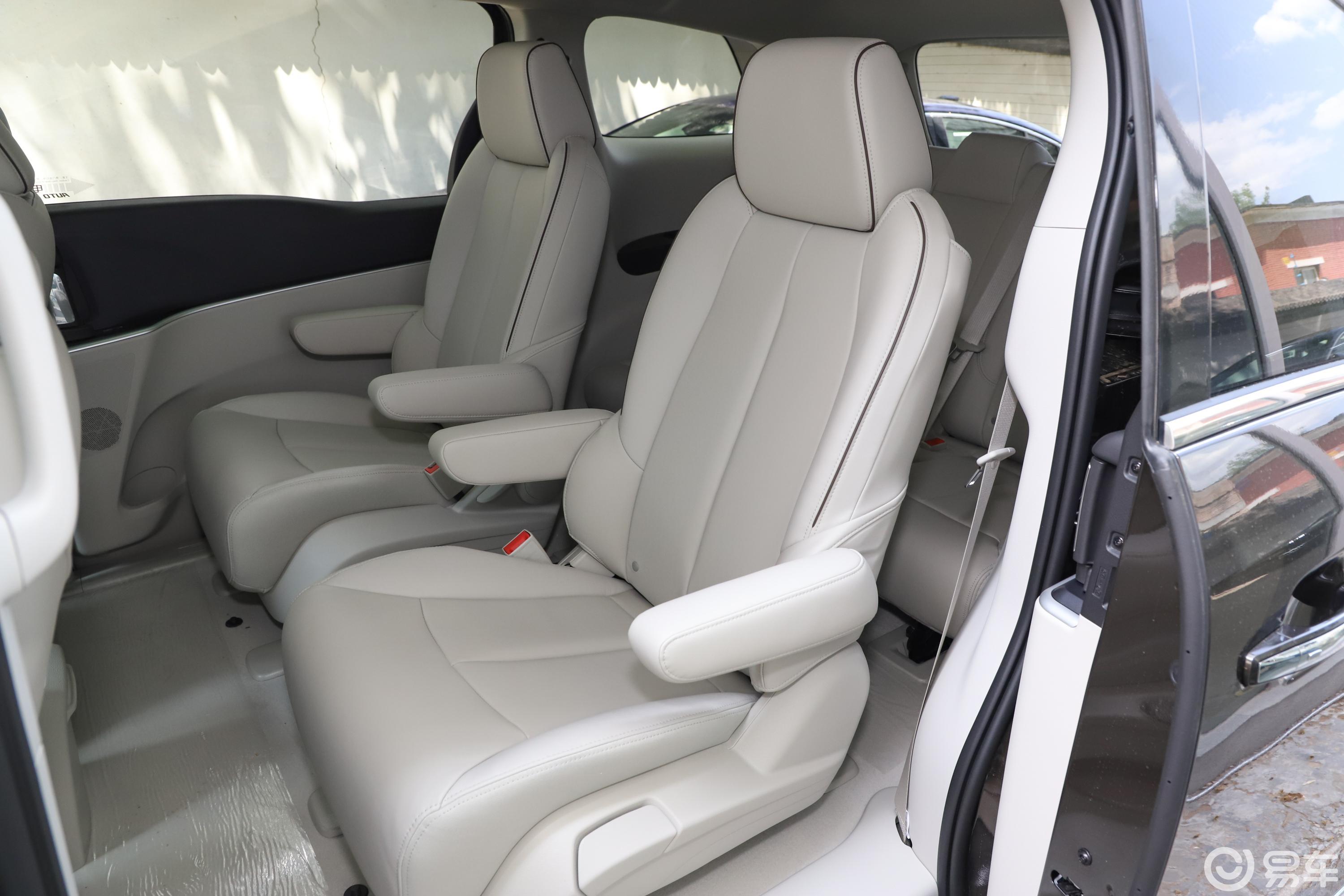 【别克gl82020款陆上公务舱 652t 豪华型后排座椅汽车图片-汽车图片