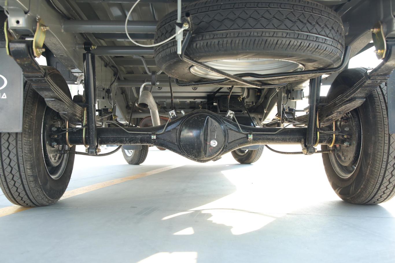 5l 双排单后轮 舒适版 sc1031tfs6a1 汽油 国vi后悬架整体