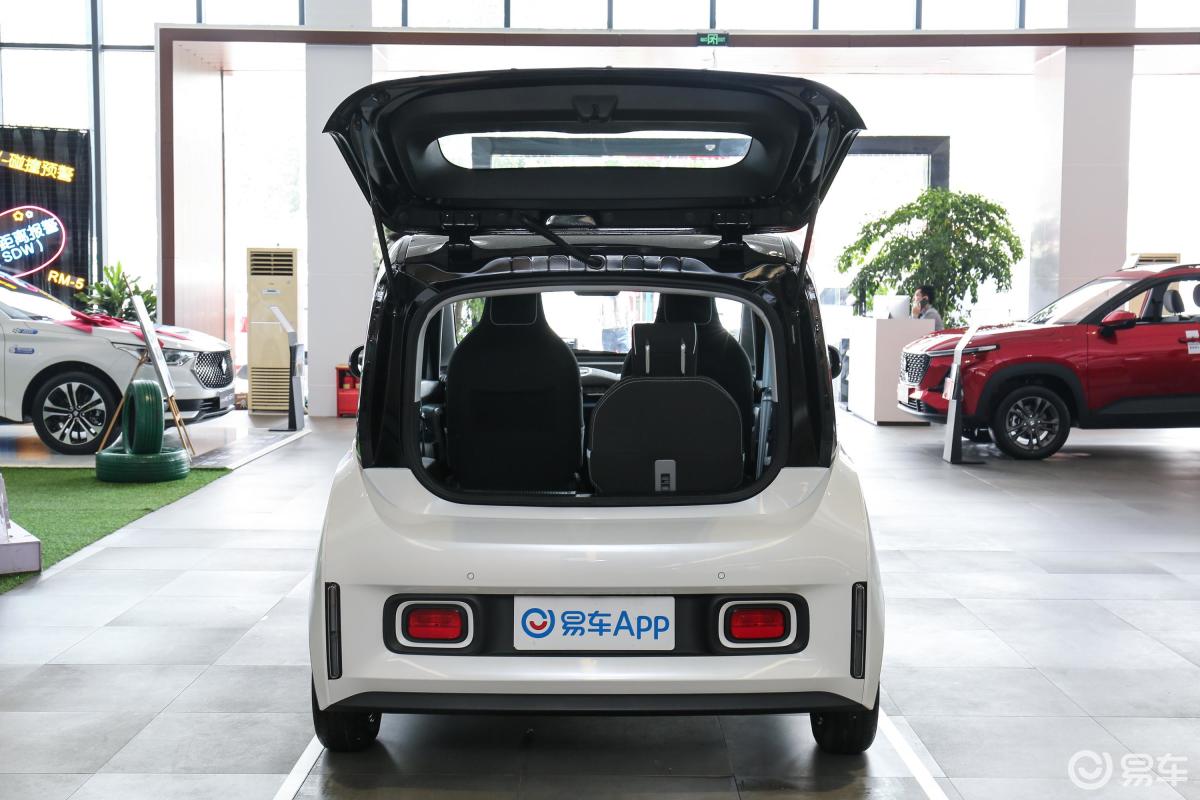 【宝骏e3002020款星际智行版 3座空间汽车图片-汽车图片大全】-易车