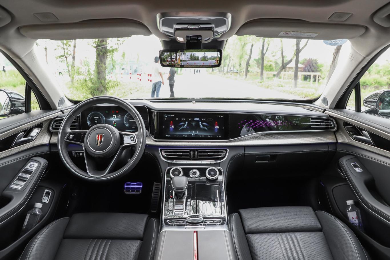 【红旗h92.0t 智联旗畅版内饰全景正拍图片-汽车图片大全】-易车