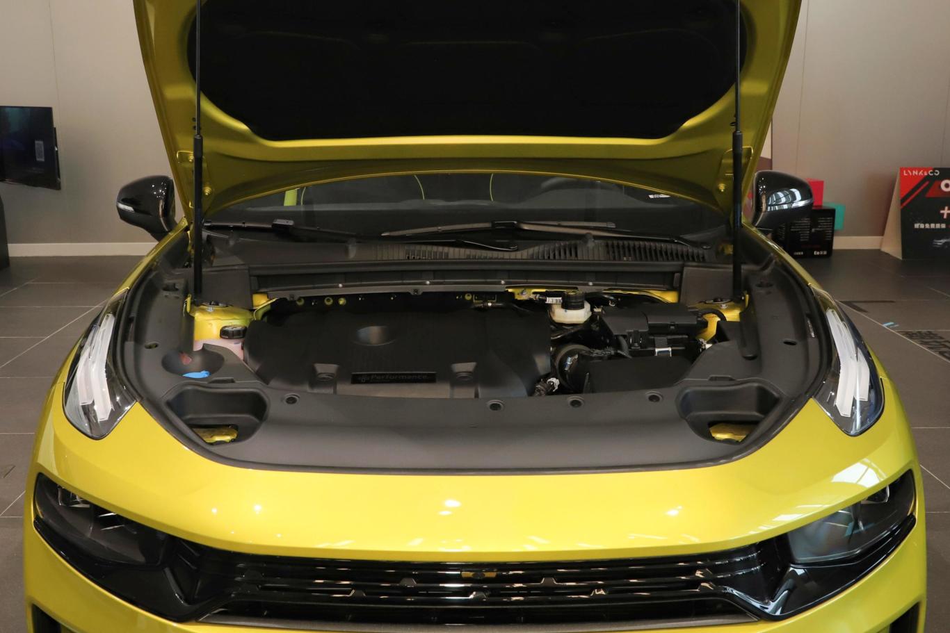 领克0303  2.0td 手自一体 驭风版发动机舱整体