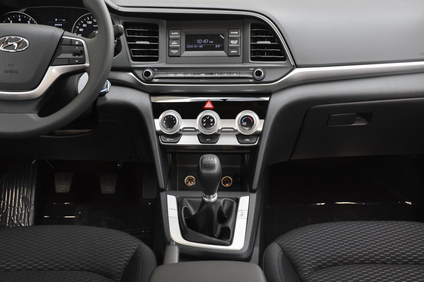 领动1.5l 手动 智炫·活力型中控台整体