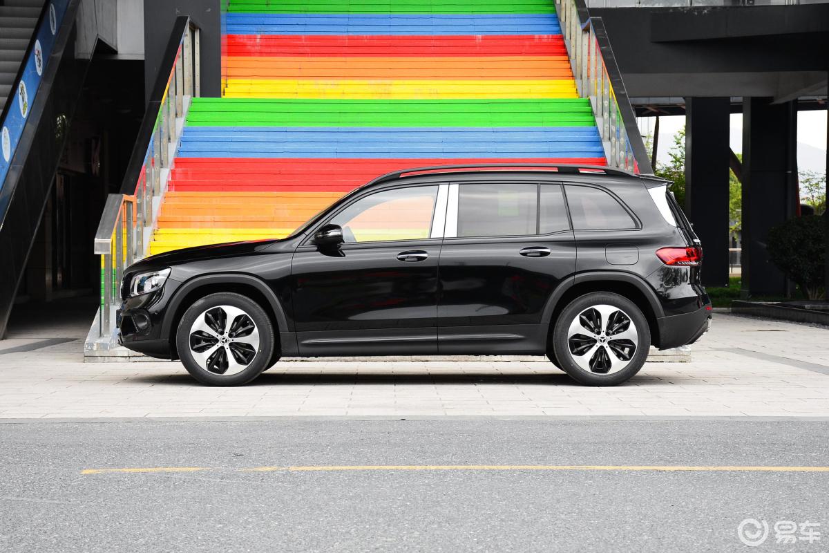 【奔驰glb2021款glb 200 4matic正侧车头向左水平汽车图片-汽车图片