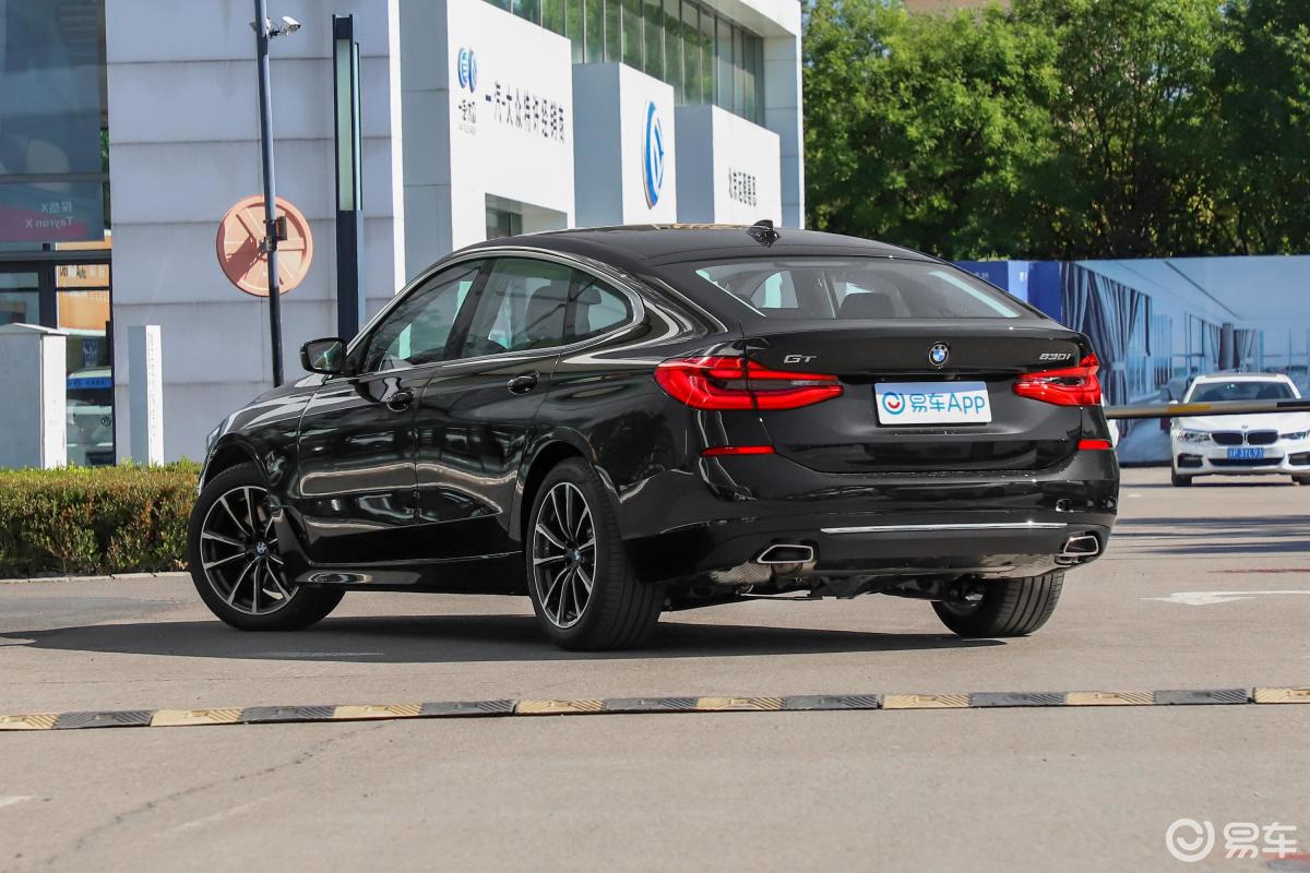 【宝马6系gt2021款630i 豪华设计套装侧后45度车头向左水平汽车图片