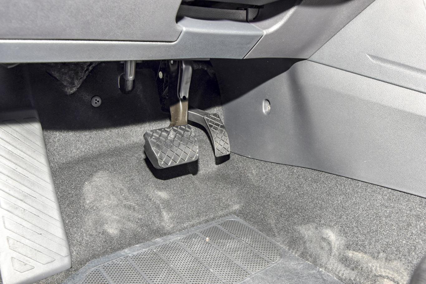 朗逸1.5l 手自一体 风尚版脚踏板