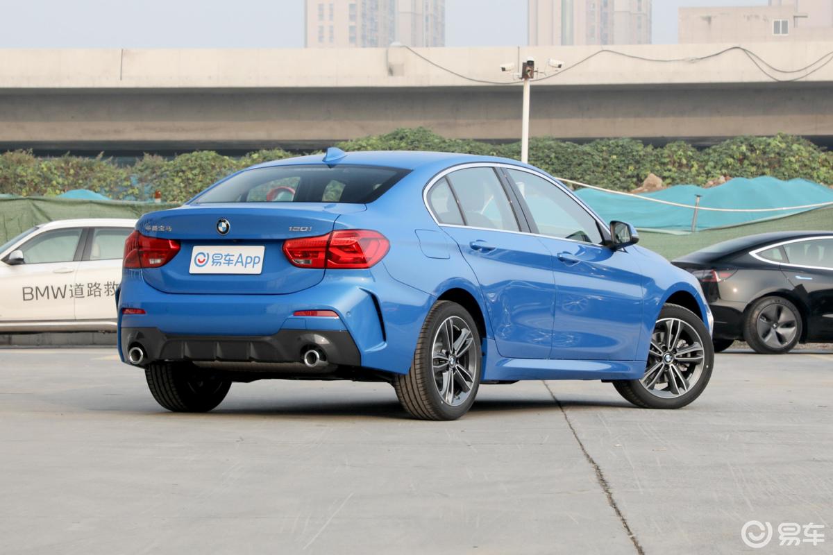 【宝马1系2021款120i m运动版侧后45度车头向右水平汽车图片-汽车图片