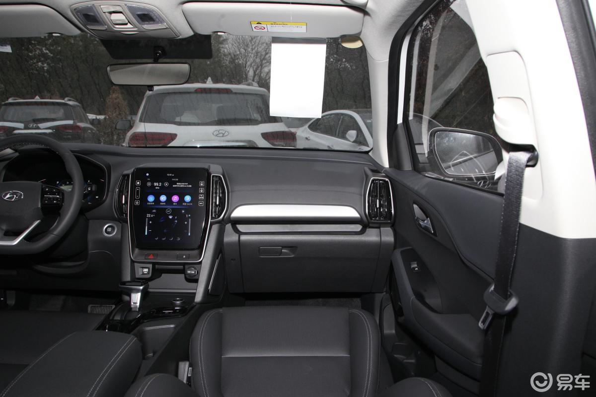 【现代ix352021款240t gdi 双离合 两驱 领先版gls副驾驶位区域汽车