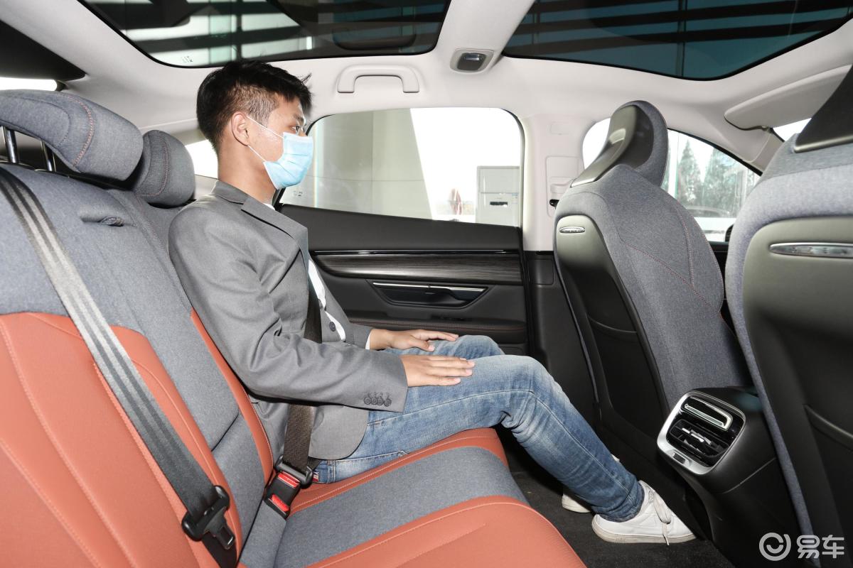 【小鹏汽车p72020款706g后排空间体验汽车图片-汽车图片大全】-易车