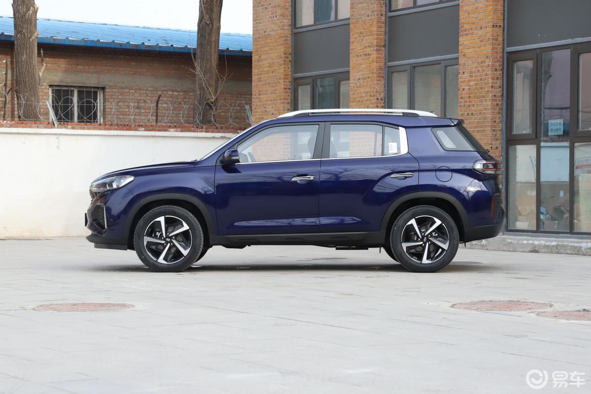 【现代ix352021款240t gdi 双离合 两驱 旗舰版top正侧车头向左水平