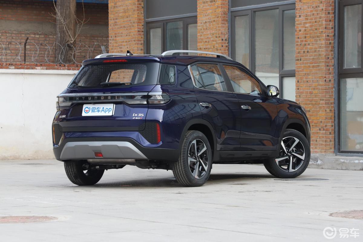 【现代ix352021款240t gdi 双离合 两驱 旗舰版top侧后45度车头向右