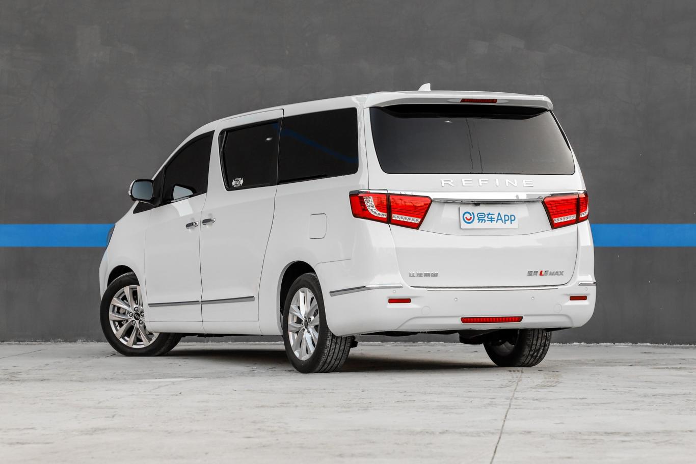 瑞风l6 max2.0t 双离合旗舰型侧后45度车头向左水平