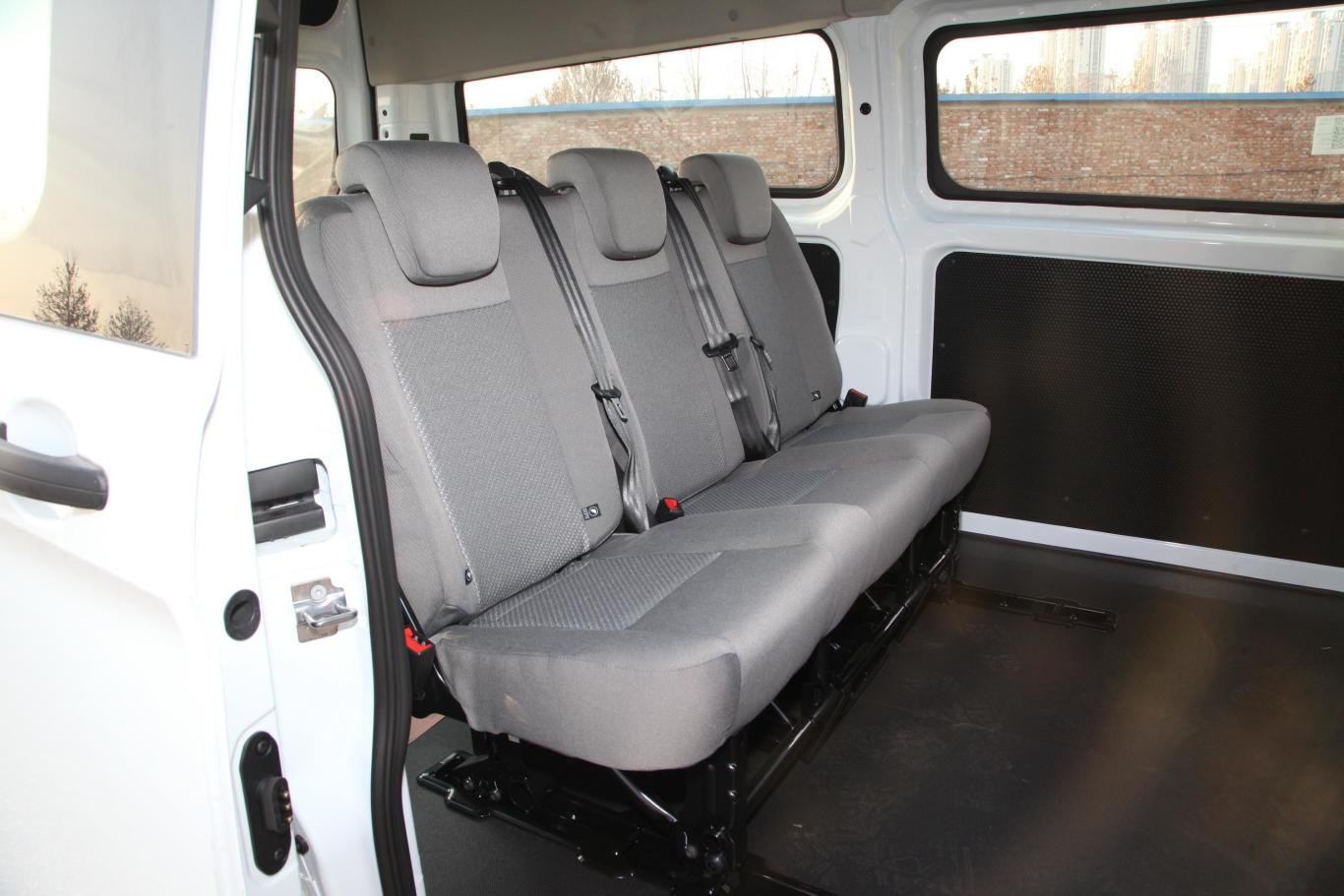 全顺2.0t 手动 中轴中顶 多功能商用车 6座 柴油 国vi后排座椅