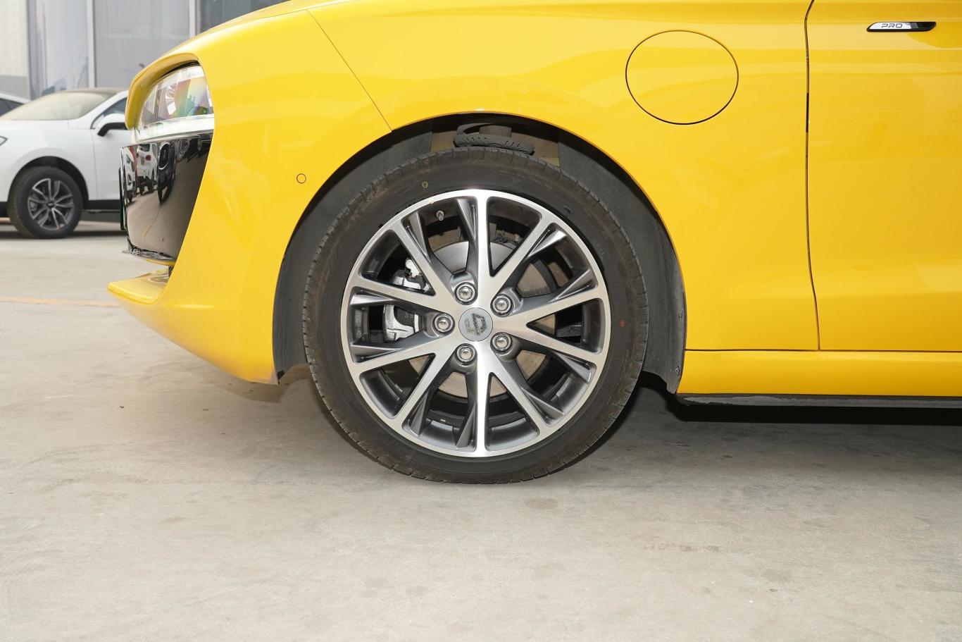 零跑s01460 pro前轮毂造型