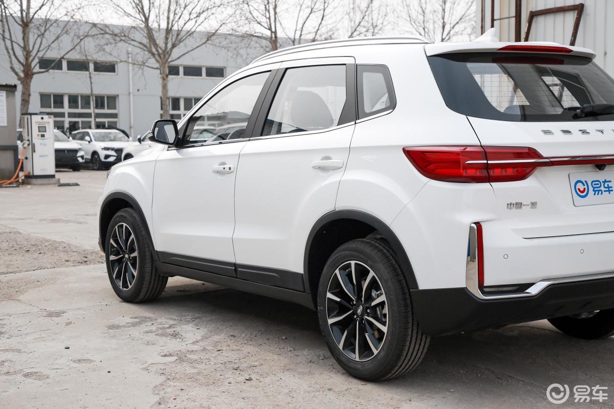 【奔腾t332021款1.2t 手动 豪华版外观汽车图片-汽车图片大全】-易车