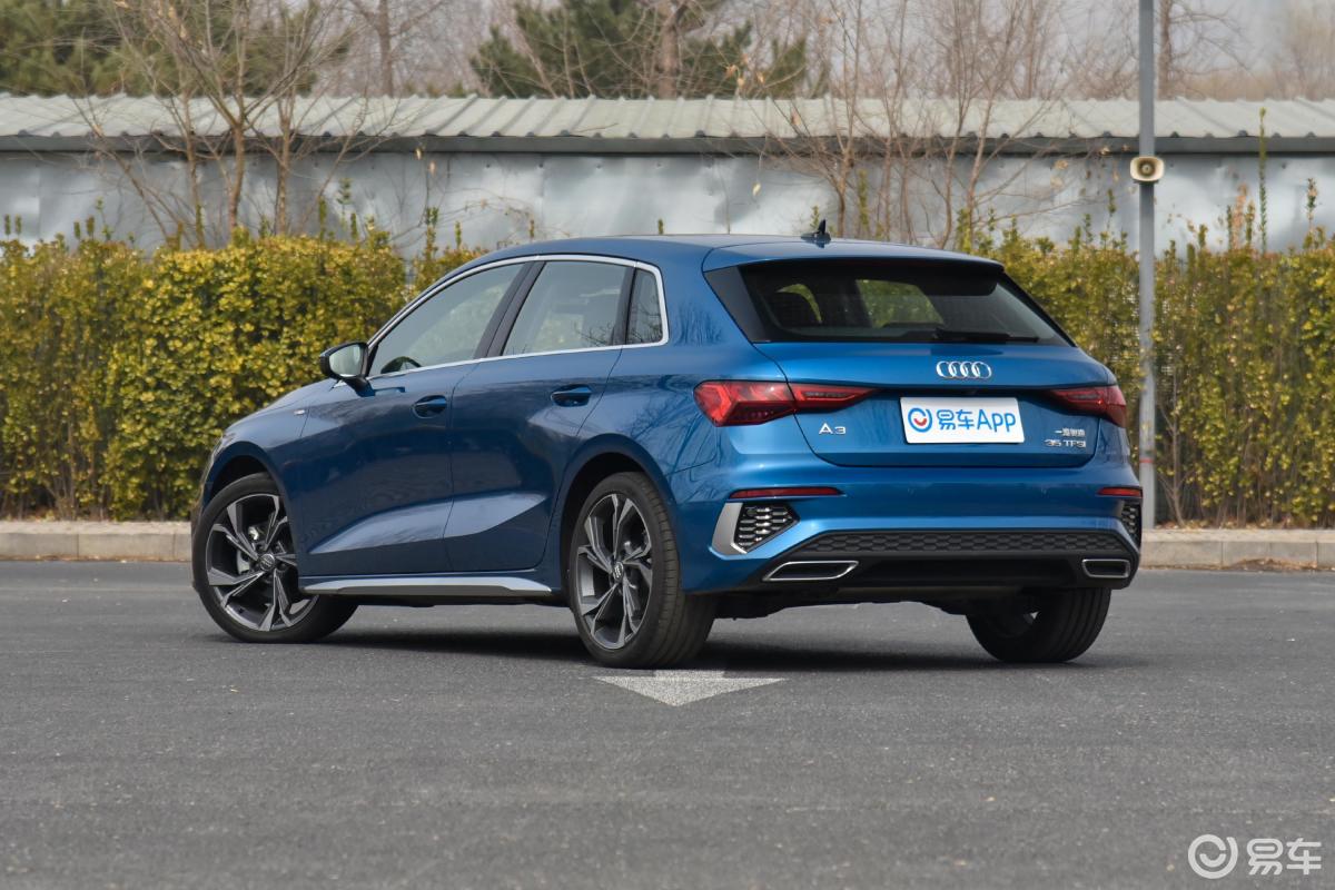 【奥迪a32021款sportback 35 tfsi 豪华运动型侧后45度车头向左水平
