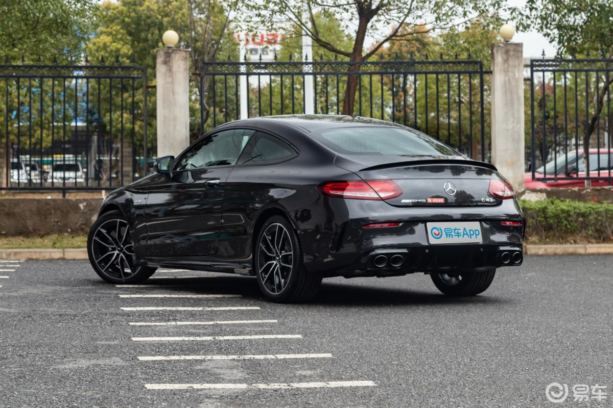 【奔驰c级 amg2021款amg c43 4matic 轿跑车侧后45度车头向左水平汽车