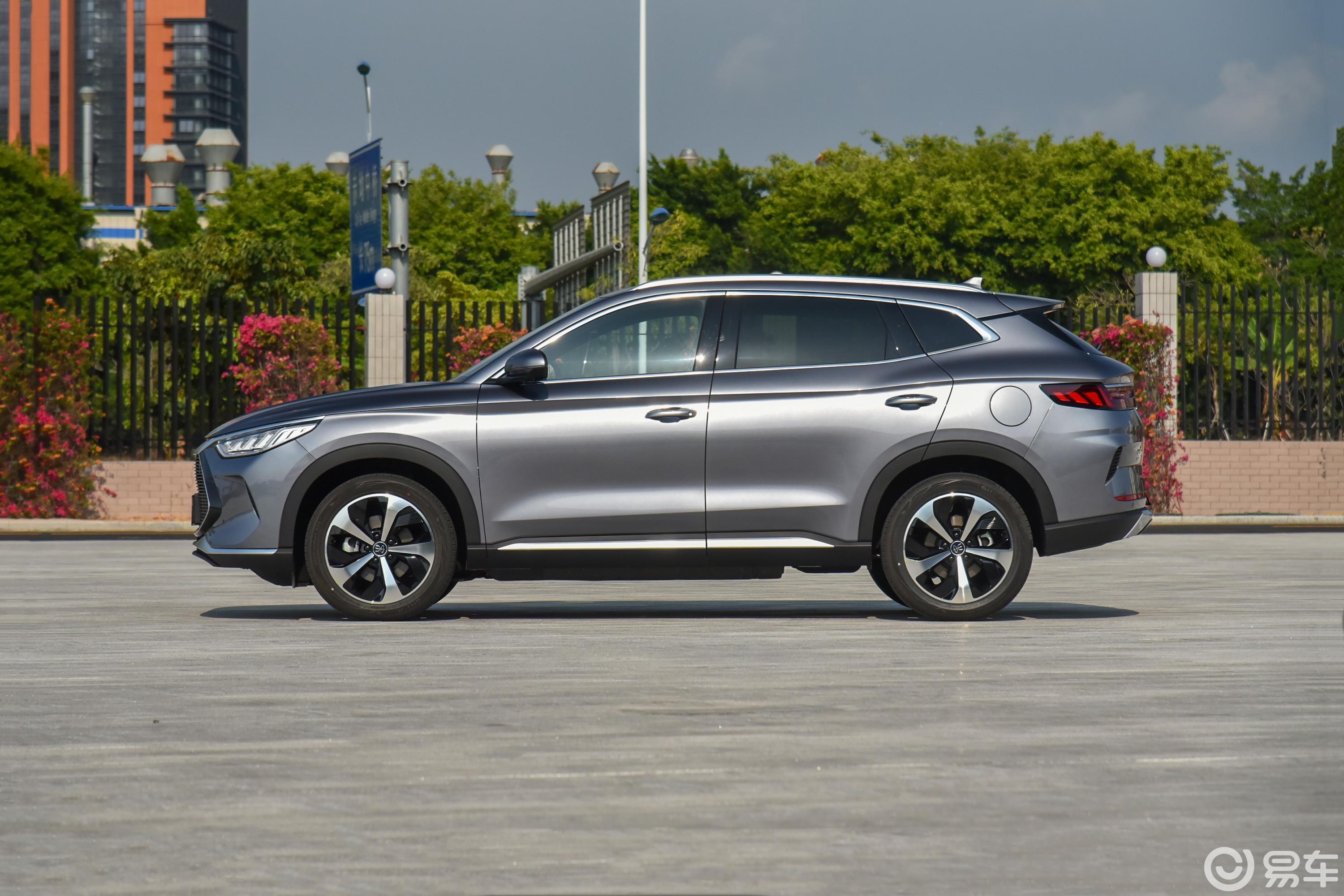 【宋PLUS新能源DM-i 1.5L 两驱旗舰PLUS正侧车头向左水平图片-汽车图片大全】-易车