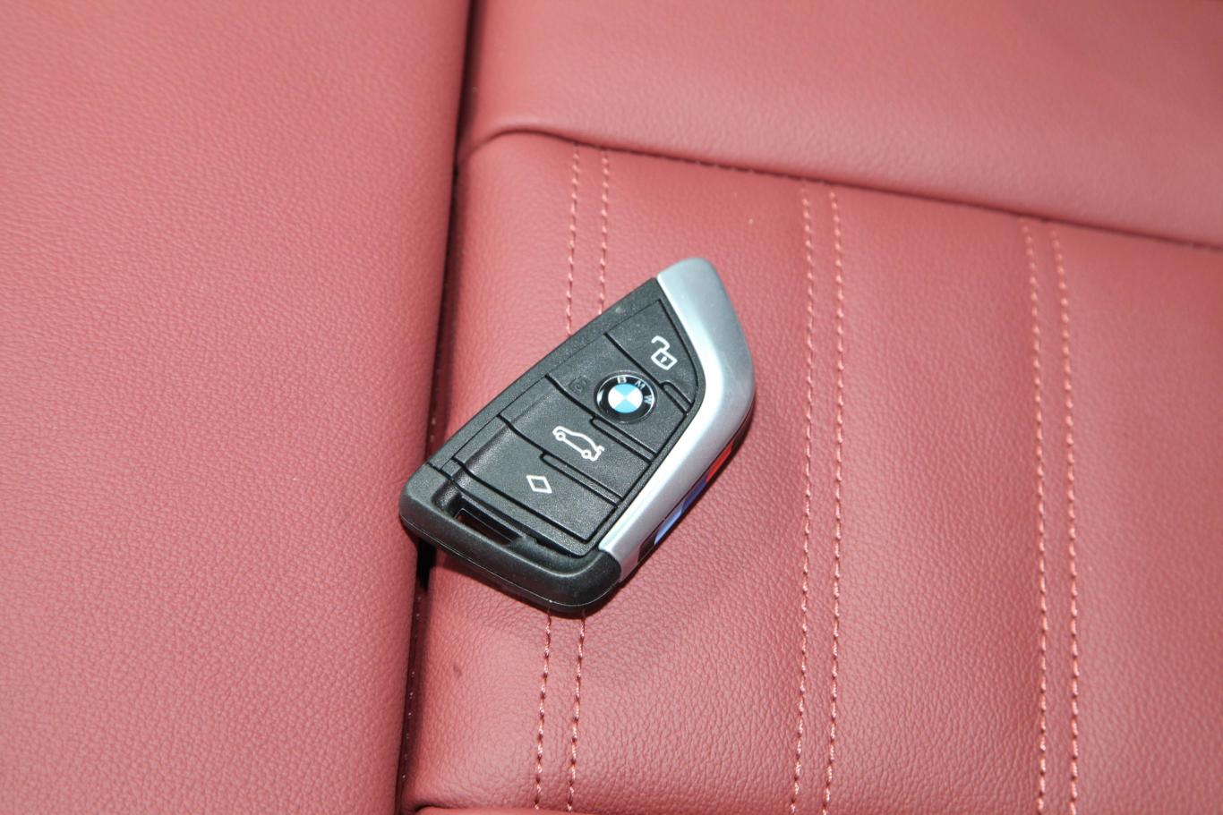 宝马4系双门轿跑车 425i m运动套装钥匙正面