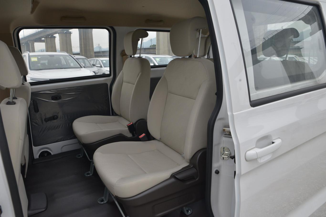 五菱宏光v1.5l 手动 劲享版后排座椅