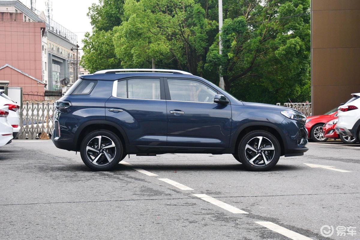 【现代ix352021款240t gdi 双离合 两驱 领先版gls正侧车头向右水平