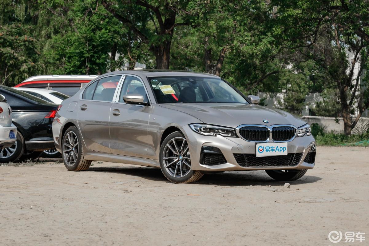 【宝马3系2021款改款2 320li m运动套装侧前45度车头向右水平汽车图片