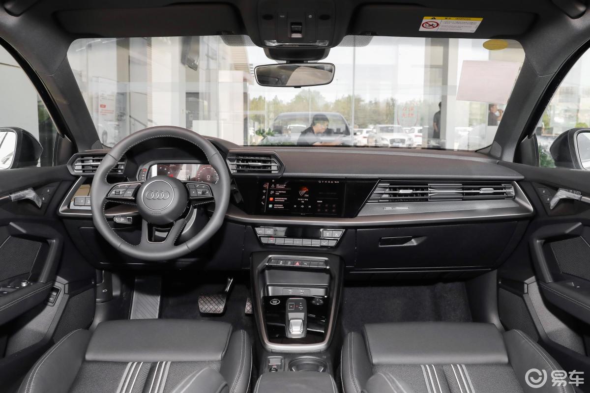 【奥迪a32021款a3l limousine 35 tfsi 时尚运动型内饰全景正拍汽车