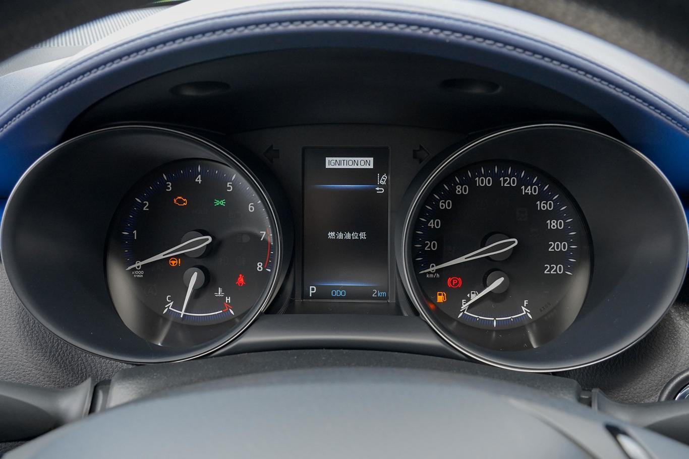 丰田c-hr2.0l 舒适版仪表盘