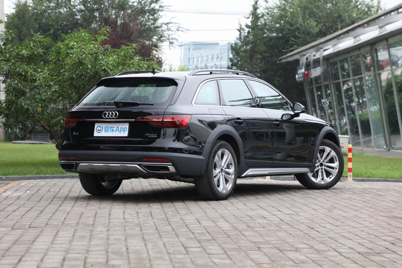 奥迪a4(进口)45tfsi allroad quattro 探索家版侧后45度车头向右水平