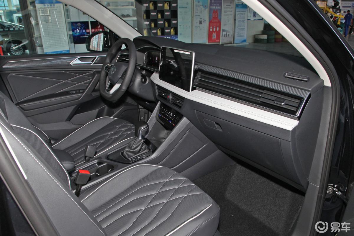 【途观l2022款330tsi 双离合 两驱 r-line越享版内饰全景副驾驶员方向