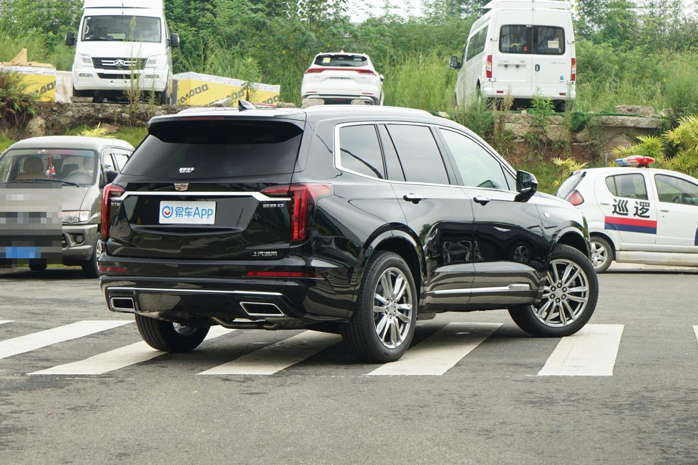 凯迪拉克xt6轻混 2.0t 两驱豪华型 7座侧后45度车头向右水平