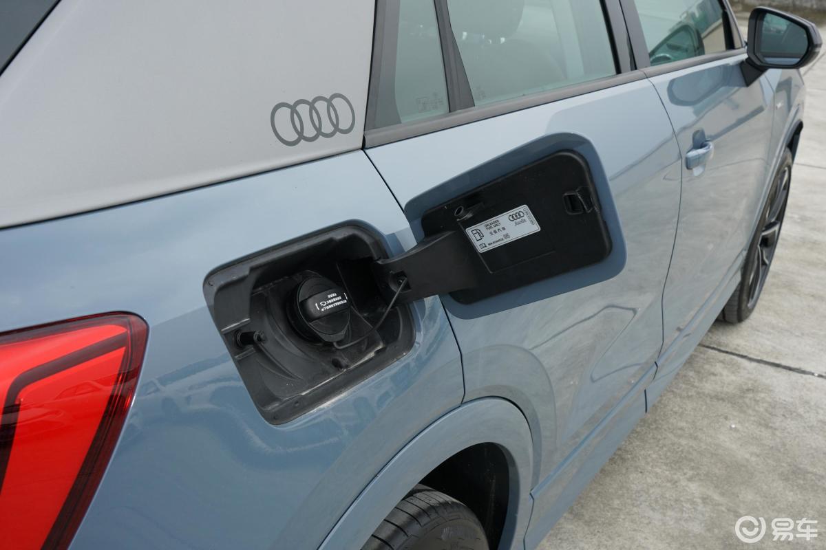 【奥迪q2l2022款35 tfsi rs套件燃速型油箱盖汽车图片-汽车图片大全】