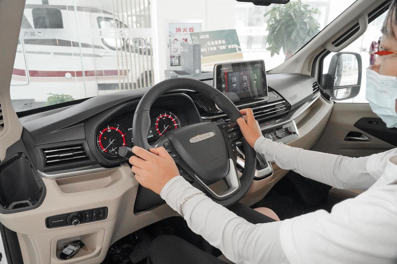 上汽大通maxus v90房车旅行家v90 2.0t 自动 纵床豪华版内饰