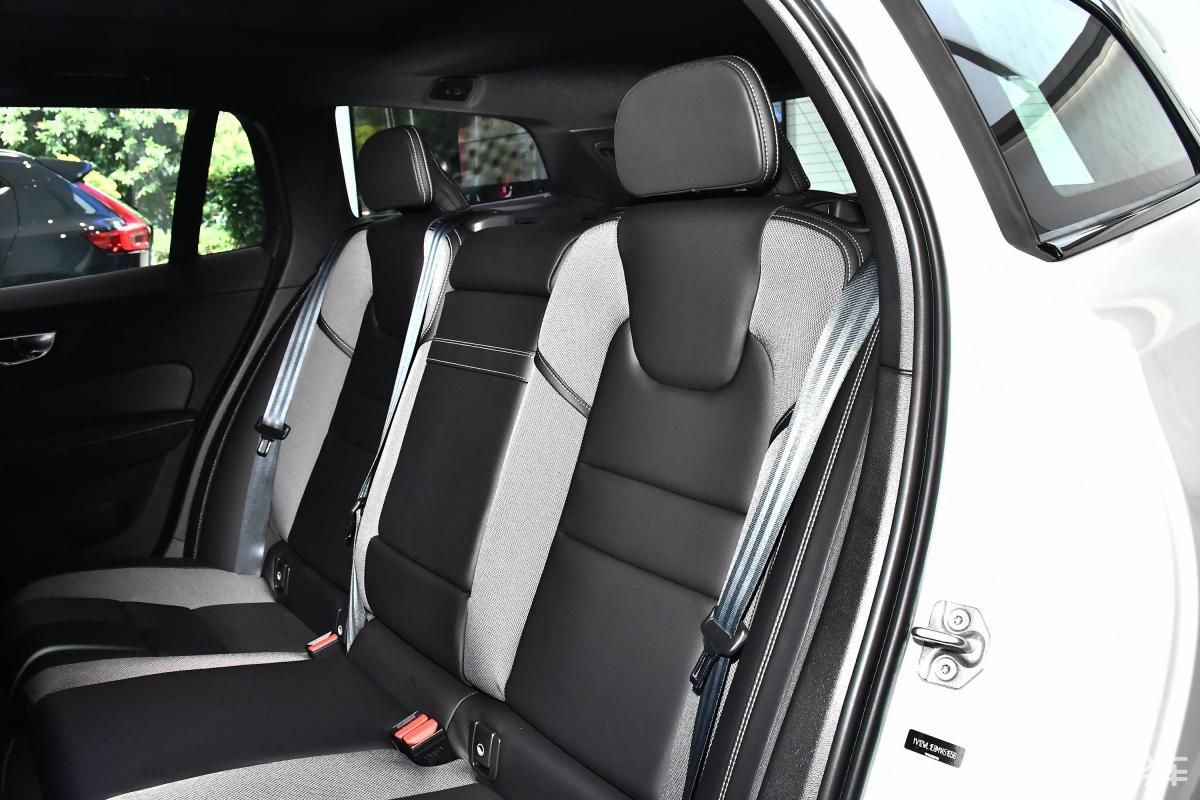 【沃尔沃v602022款b5 智远运动版后排座椅汽车图片-汽车图片大全】