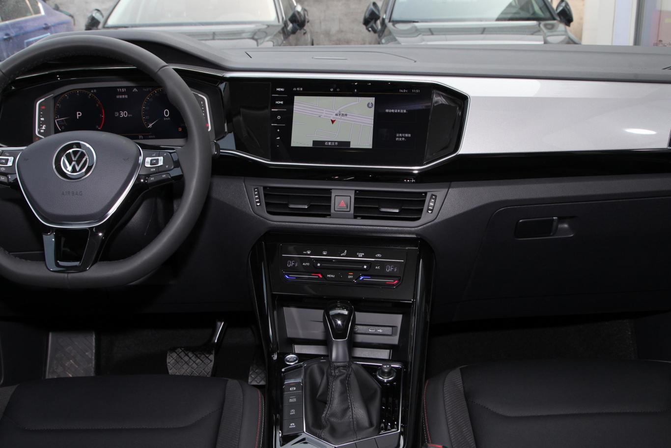 探岳330tsi 两驱3周年限量版中控台整体