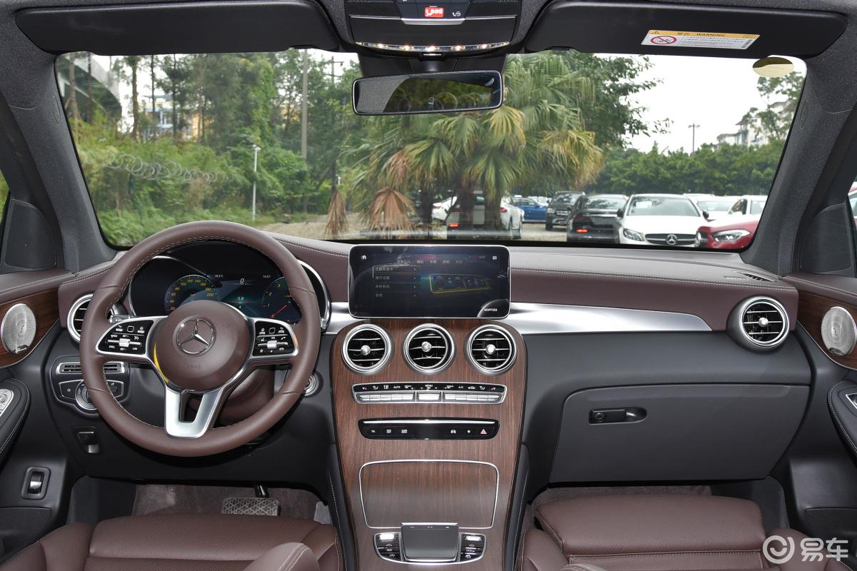 【奔驰glc2022款glc 300 l 4matic 动感型内饰全景正拍汽车图片-汽车