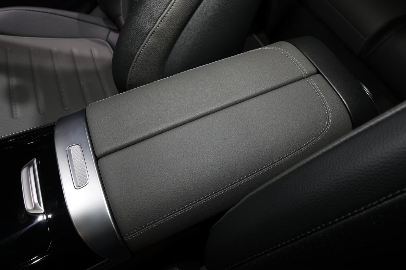 【奔驰c级c 260 l 4matic 运动版前排中央扶手图片-汽车图片大全】