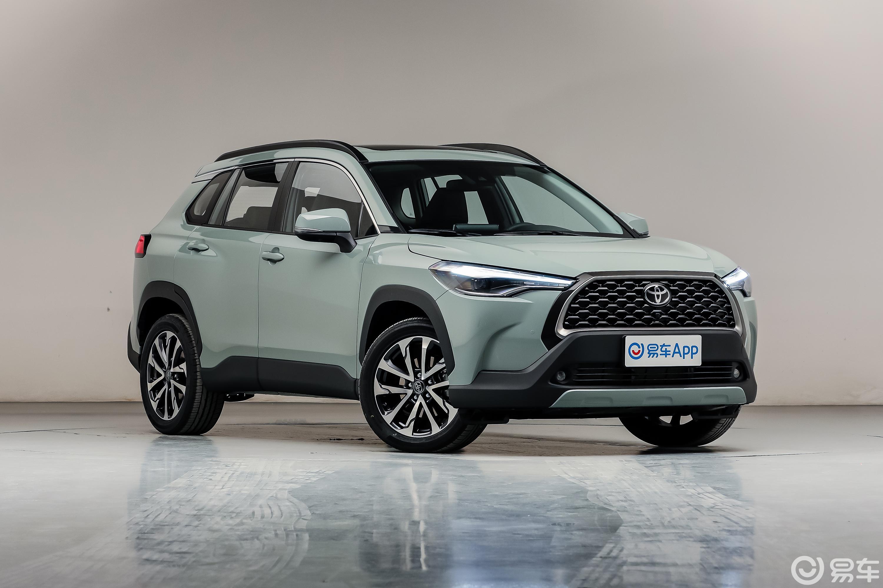 【卡罗拉锐放2.0L CVT 旗舰版侧前45度车头向右水平图片-汽车图片大全】-易车