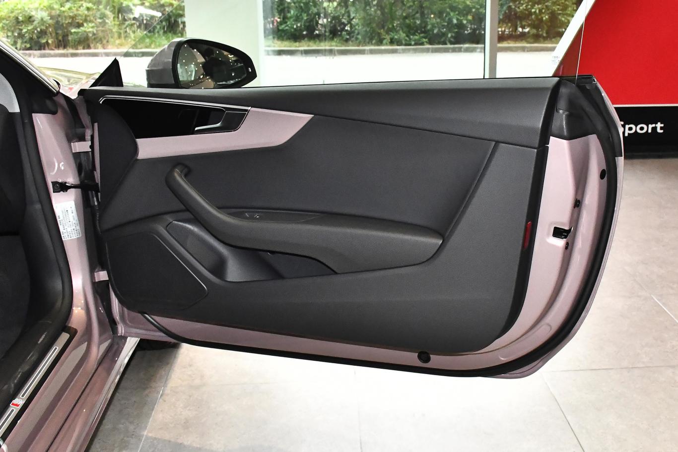 奥迪a5coupe 40 tfsi 时尚动感型内饰